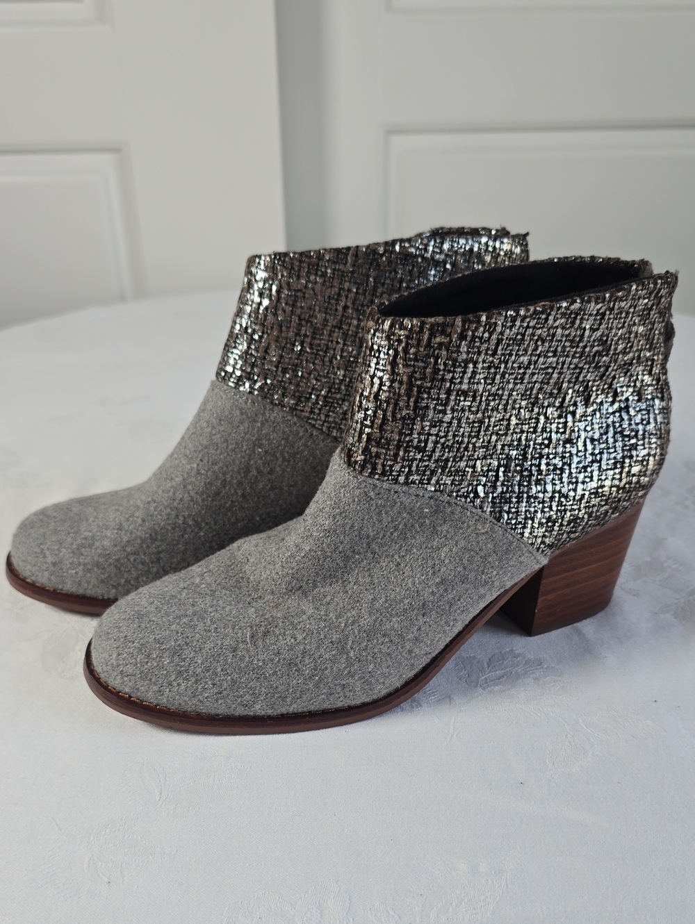 Toms Womens Gray Wool Ankle Boots with Metallic Cuff Zip Back Size 6.5